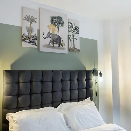 Spacious - Next To Ao Arena - Local Transport Links - Parking Appartement