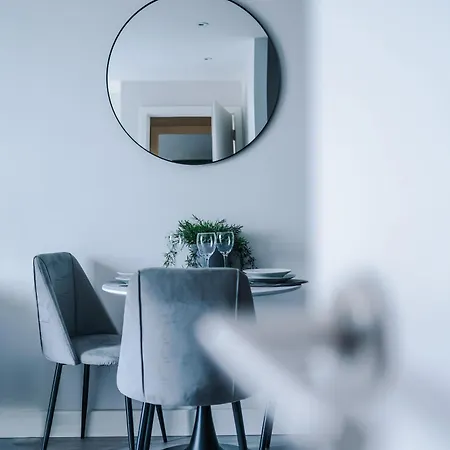 Stylish 1-bed Fast Wi-fi Easy Access To