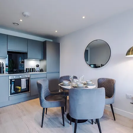 아파트 Modern 2br Parking Great Location & Amenities *