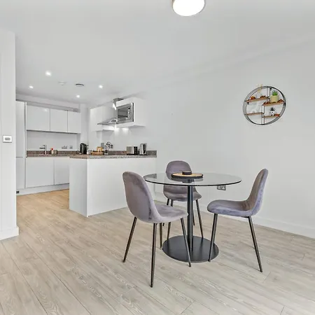 Modern 2br Urban Nest In Salford, For 4 Apartmán