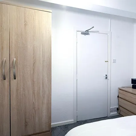 Apartment Modern 3-bedroom Near Centre