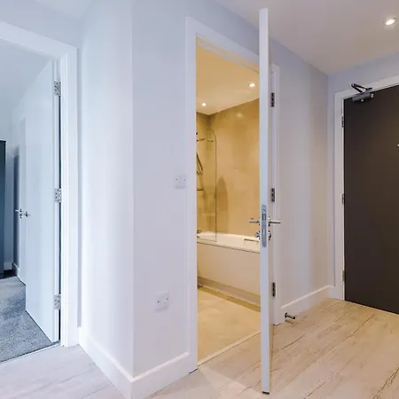 Modern 2br Parking Great Location & Amenities Lejlighed
