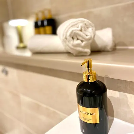 Lux Stylish 2 Bed High Rise With Parking And Balcony * Манчестер