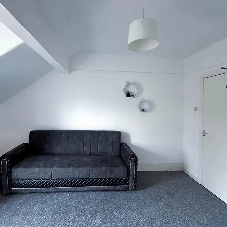 Modern 3-bedroom Near Centre Manchester