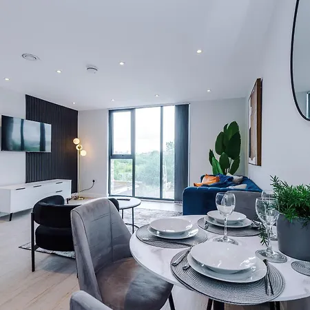 Stylish 1-bed Fast Wi-fi Easy Access To *