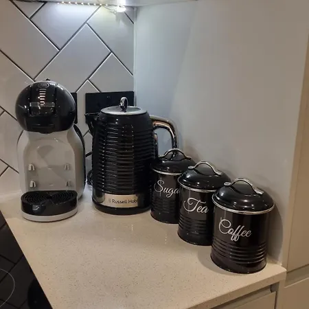 Luxury 2 Bed Apartment, With A Balcony & Canal View In Centre! مانشستر