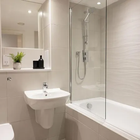 Apartmán Spacious - Next To Ao Arena - Local Transport Links - Parking *