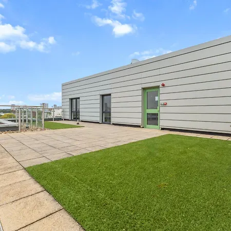 Modern 2br Urban Nest In Salford, For 4 *