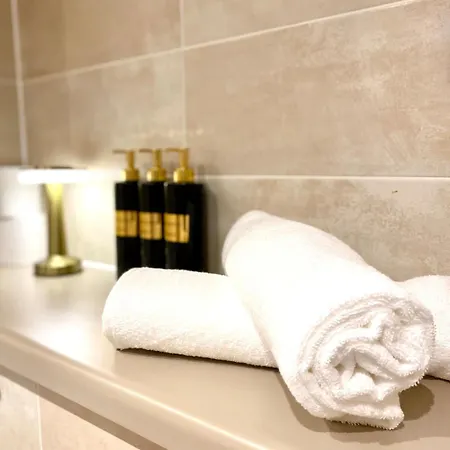 Апартаменты Lux Stylish 2 Bed High Rise With Parking And Balcony Манчестер