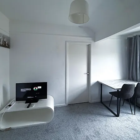 Modern 3-bedroom Near Centre Apartment Manchester