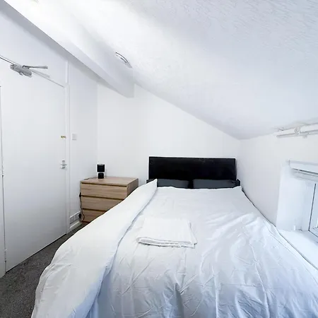 Apartment Modern 3-bedroom Near Centre