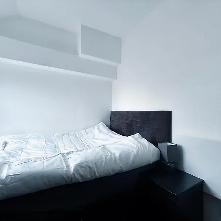 Modern 3-bedroom Near Centre Apartment