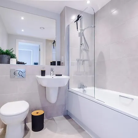 Modern 2br Parking Great Location & Amenities Lejlighed