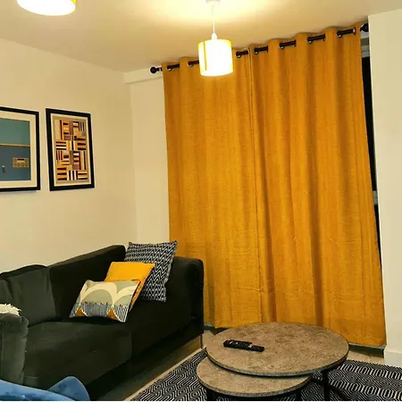 2 Bed Sleeps 4 With Free Parking