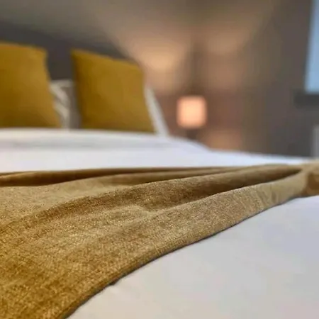 2 Bed Sleeps 4 With Free Parking Apartament Manchester