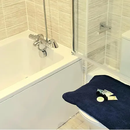 2 Bed Sleeps 4 With Free Parking Apartament *