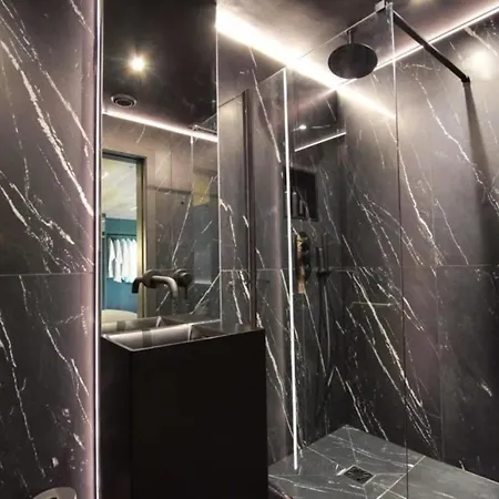 Noir By The Heim Манчестер