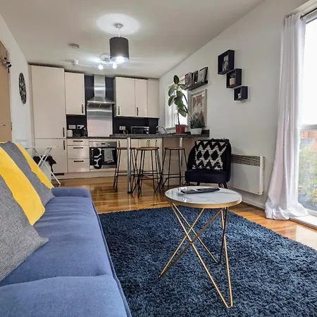 Lord Street With Free Parking & Wifi- Salford Uni, Victoria Station, Ao Arena *