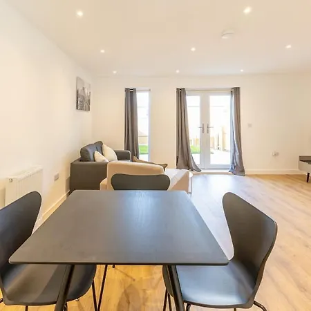 Joyful Management - A Mordern Semi-detached House With 3 Bedroom *