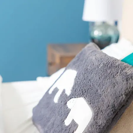 Cozy 2 Bedroom In Quiet M16 Area Prefect For Friends Or Couples