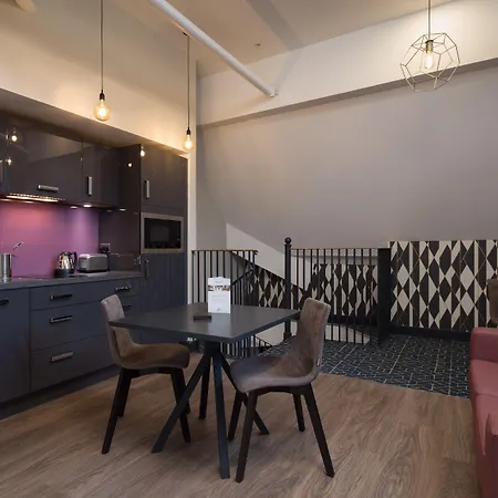 Roomzzz Victoria 4* Manchester