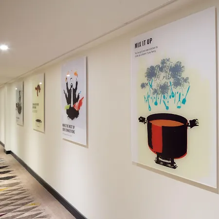 Aparthotel Roomzzz Victoria