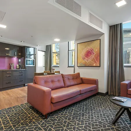 Roomzzz Victoria 4* Manchester