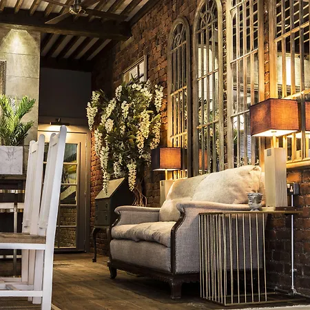 The Cow Hollow Hotel