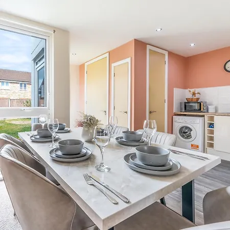 Contractor Near The Centre With Two Free Parking Spaces *