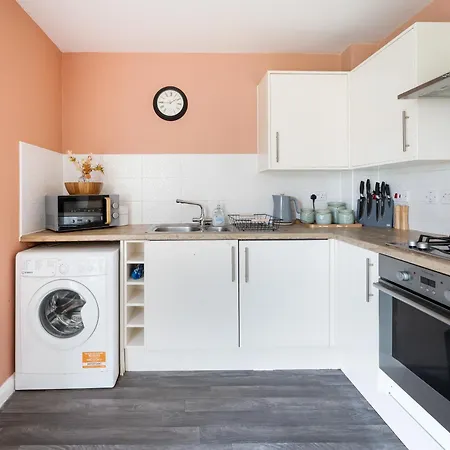 Contractor Near Etihad Stadium & Co-op Live With Free Parking Holiday home