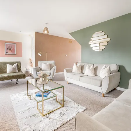 Contractor Near Etihad Stadium & Co-op Live With Free Parking Holiday home *