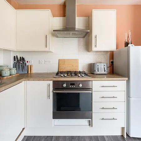 Holiday home Contractor Near Etihad Stadium & Co-op Live With Free Parking Manchester