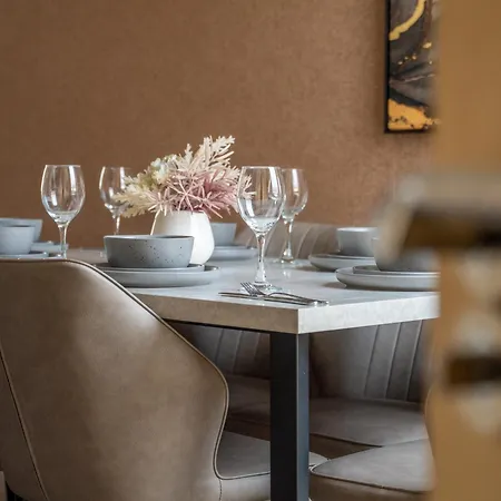 Contractor Near The Centre With Two Free Parking Spaces * Manchester