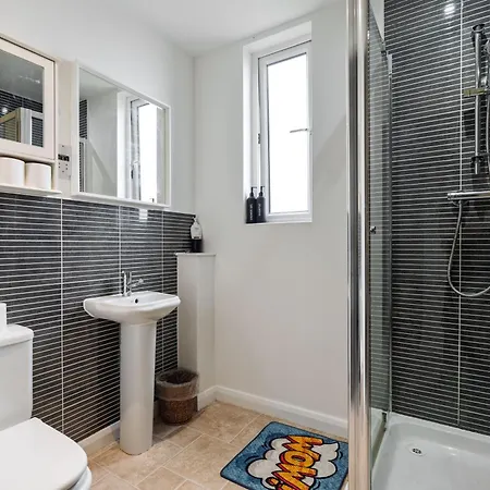 בית נופש Haven - Coop Live - Etihad - Sleeps 9 - Free Parking מנצ'סטר