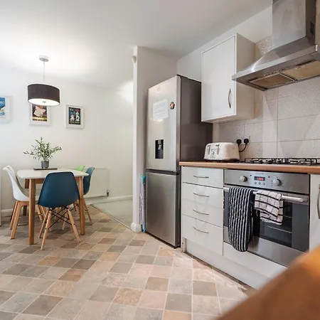 בית נופש Haven - Coop Live - Etihad - Sleeps 9 - Free Parking