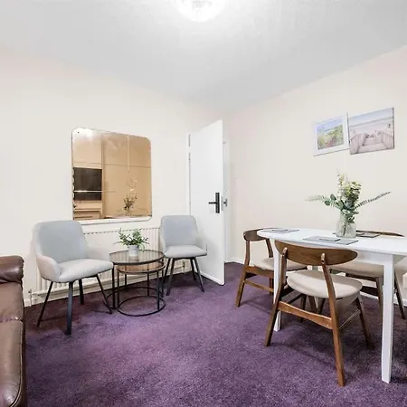 4 Bed Northenden Free Parking Manchester