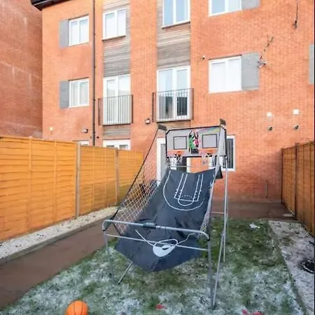 Townhouse Sleeps 14 - Free Parking * مانشستر