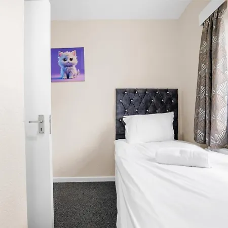 4 Bed Northenden Free Parking Ferienhaus