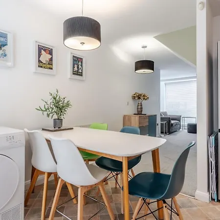 Haven - Coop Live - Etihad - Sleeps 9 - Free Parking *