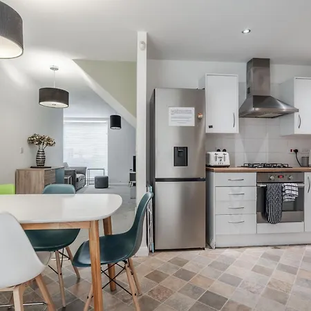 בית נופש Haven - Coop Live - Etihad - Sleeps 9 - Free Parking מנצ'סטר