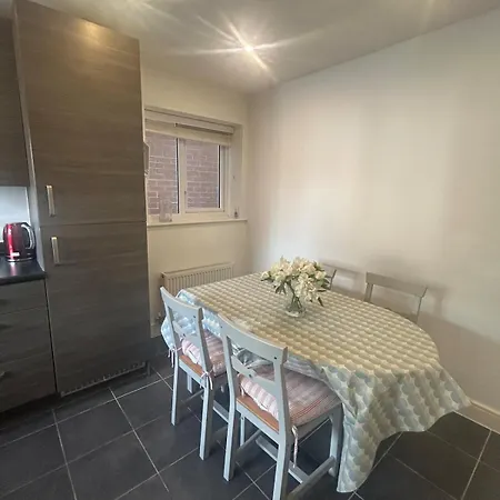 Great House Close To The Arena בית נופש *