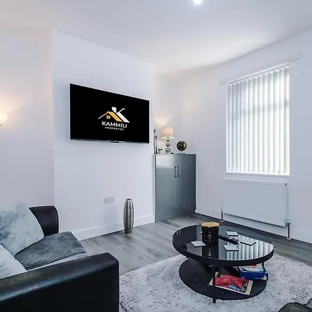 Newly Refurbished 2 Bed House With Free Parking & 15 Mins To Centre By Kammili Μάντσεστερ