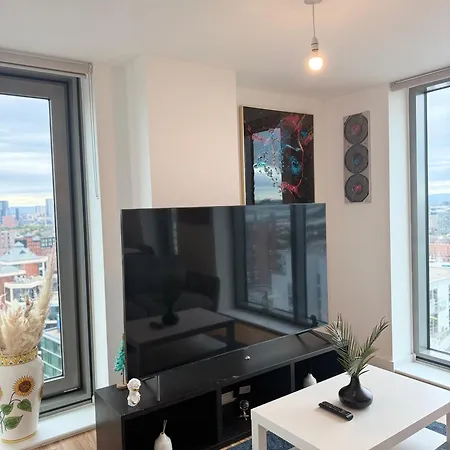 Sky View Centre Luxury Apartment *