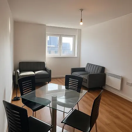 Joyful Group Living 2- Bed Near Piccadilly Manchester