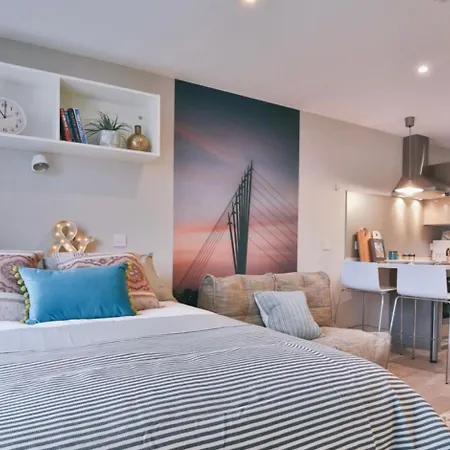 For Students Only - Victoria Point In マンチェスター