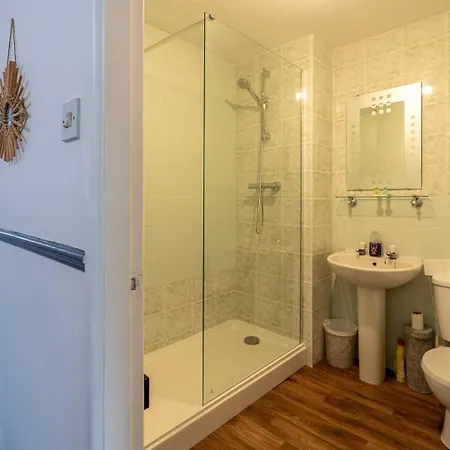 شقة Cosy 2 Bedroom - 8 Mins From Centre - Free Parking - 4gc