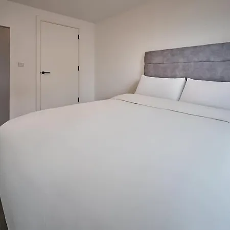 Joyful Group - Warm 2 Bed Ensuite Near Centre And Old Trafford Манчестер