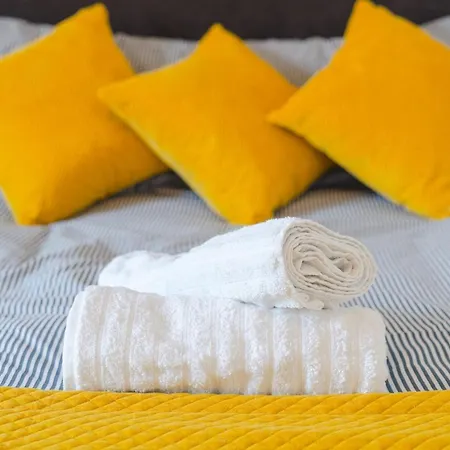 Apartment Modern 3-bedroom Near Centre *