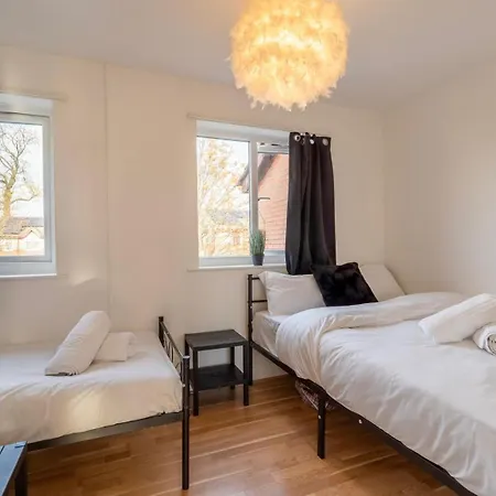 Cosy 2 Bedroom - 8 Mins From Centre - Free Parking - 4gc شقة *