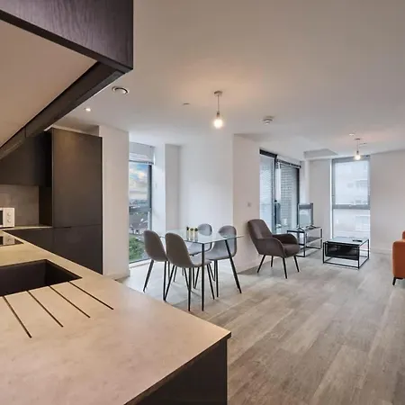 Joyful Group - Warm 2 Bed Ensuite Near Centre And Old Trafford 맨체스터
